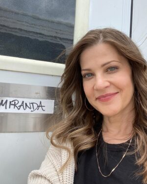 Tammy Gillis Instagram - Thank you for such a warm welcome 🤗 #Chessies Can’t wait for next week! #ChesapeakeShores @hallmarkchannel @SCHeartHome @DPaulsonProds
 #HollywoodMiranda