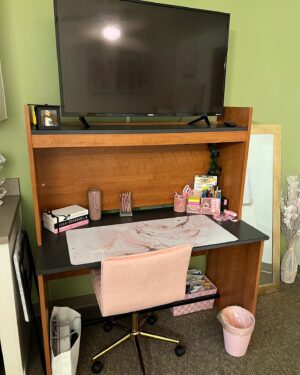 Tammy Jackson Instagram - My daughters dorm room transformation. #CollegeFreshman2023 
They wrong for that green wall and the school won’t let me paint it 🙄