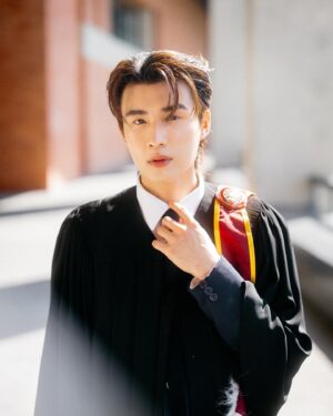 Tanatorn Saenangkanikorn Instagram - Finally!!! for once in my life👨‍🎓✨

You’re all invited! The graduation ceremony will be held on..

25Nov : 16:30 pm onwards (Rehearsal Day)
30Nov : 12:00-13:30 pm (Commencement Day)

📍Thammasat University Rangsit Campus (Faculty of Engineering)