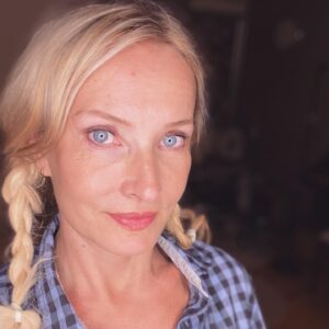 Tanja Ribič Instagram - I’m gonna be Heidi one day. I’m training hard. 😜 #naturlover #backtonature #noshortcuts #lifeinyourownhands #husbandshirt #braids