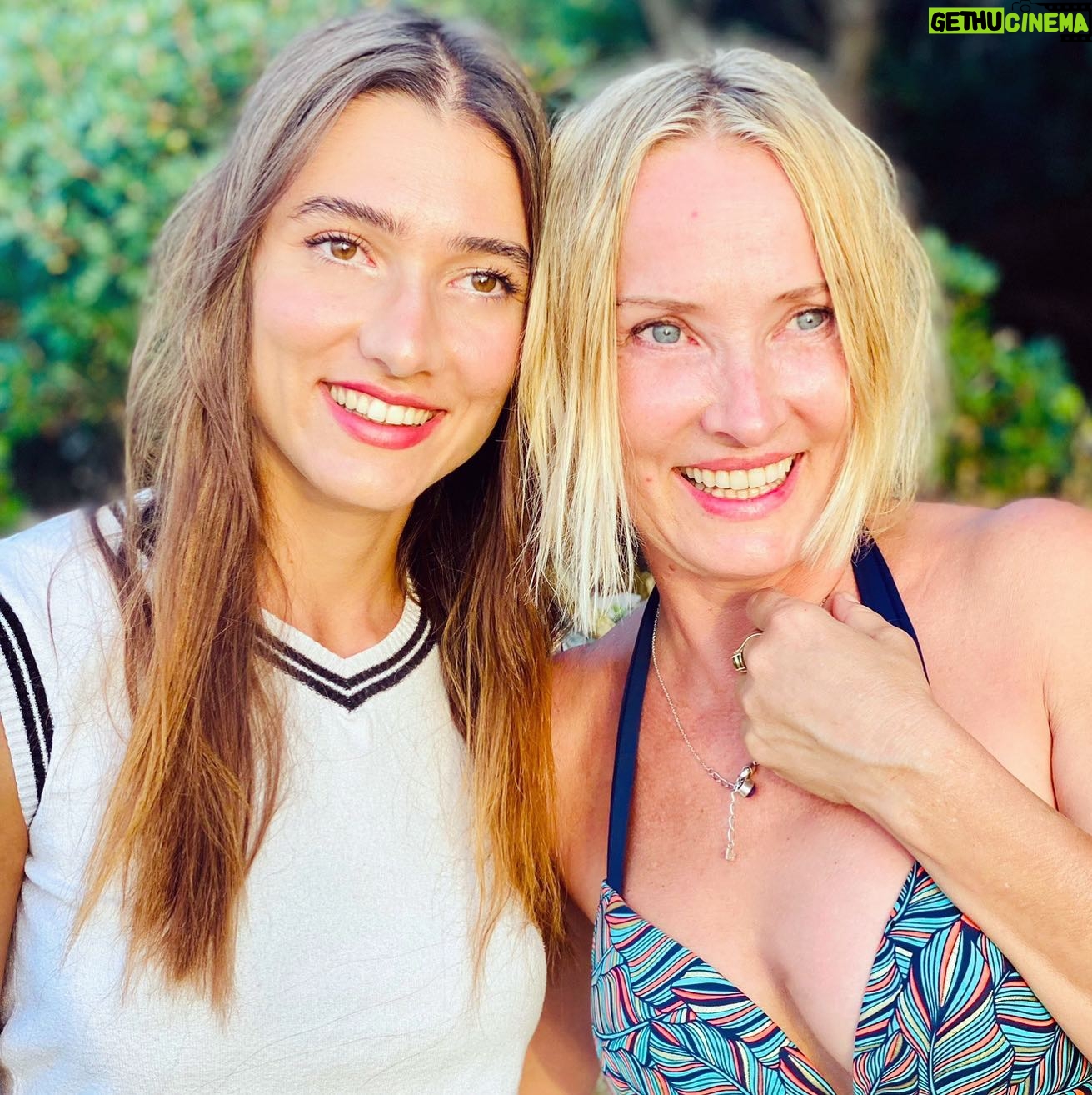 Tanja Ribič - 1.8K Likes - Pred mnogimi leti na današnji dan sem si zjutraj prepevala, ko sem šla skozi vrata: “Sometimes it’s hard to be a woman…” Šla sem rodit in sanjalo se mi ni, kako se mi bo šele odprl svet in kako bom nagrajena, ker sem ženska. Nisem si mogla zamisliti tako angelskega bitja, kot je tole. Moja hčerkica, ki me še vedno kar naprej preseneča. Tako zelo, da ji včasih rečem: T”i si moj guru!” @zaladjuric moja najboljša prijateljica, zaupnica, ponos…! Ponosna sem, da kljub temu, da si si spletla svoje toplo gnezdo, še vedno hengamo in to vsi štirje skupaj. 🙏❤️🙌. Vse najboljše, ker si to zaslužiš!!❤️❤️❤️❤️❤️ @branko_djuric_djuro ❤️