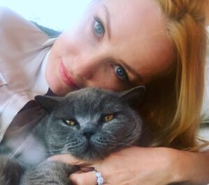 Tanja Ribič Instagram - Zbogom, Bibi moj. Poljubčkaj mi Mikija. 🖤🩶
