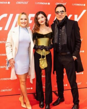 Tanja Ribič Instagram - Še vedno se ščipam, če je vse to res... Najina prvorojenka z veliko vlogo z velikimi igralci v velikem filmu. Vsa čast @vinci3 tudi za to, da si imel pogum izbrati tako mlado igralko in na koncu dokazati, da se je splačalo slediti obcčutku. To je praznik slovenskega fima. Poklon @boriscavazza in #vladonovak ttee celotni ekipi. In hvala Langi za dober žur! @zaladjuric @branko_djuric_djuro #openignight #premiere #movie #actress #actorslife #daughter #soooproud