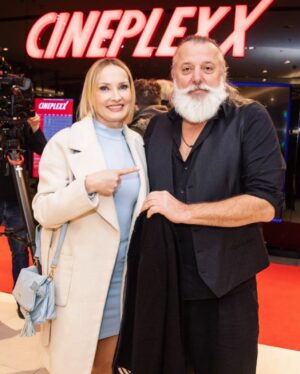 Tanja Ribič Instagram - Še vedno se ščipam, če je vse to res... Najina prvorojenka z veliko vlogo z velikimi igralci v velikem filmu. Vsa čast @vinci3 tudi za to, da si imel pogum izbrati tako mlado igralko in na koncu dokazati, da se je splačalo slediti obcčutku. To je praznik slovenskega fima. Poklon @boriscavazza in #vladonovak ttee celotni ekipi. In hvala Langi za dober žur! @zaladjuric @branko_djuric_djuro #openignight #premiere #movie #actress #actorslife #daughter #soooproud
