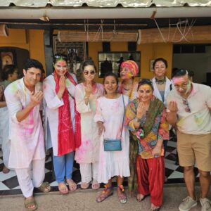 Tannishtha Chatterjee Instagram - Happy Holi….. !!!!!Fun Friends Colour Laughter Bhang and food !!!! It can’t get better!!!