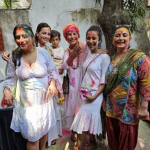 Tannishtha Chatterjee Instagram - Happy Holi….. !!!!!Fun Friends Colour Laughter Bhang and food !!!! It can’t get better!!!