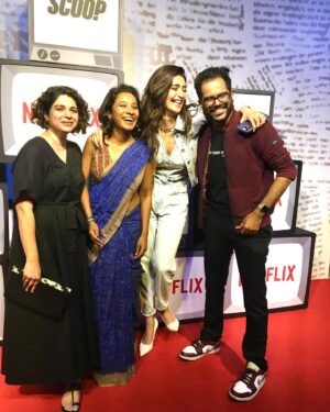 Tannishtha Chatterjee Instagram - Streaming on #netflix #Scoop directed by @hansalmehta .  Excited at the cast n crew screening with @karishmaktanna @mrinmay