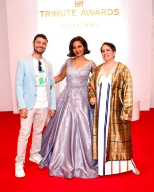 Tannishtha Chatterjee Instagram - Film @yellowbusfilm at @tiff_net arriving for another screening in a gown with starry silver hues. The finest silver foil on silk Lycra and meticulous hand embroidery by expert karigers using cutdana , sequins Rhinestones.
@meenakshi.creations by @whosunnykapoor #TIFF2023 #meenakshicreations #chandnichowk  With my rock star Oscar winning co producer @guneetmonga  and @whosunnykapoor the designer of this beautiful gown
