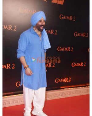 Tannishtha Chatterjee Instagram - At the premiere of #gadar2 last night. Old world #bollywood #bollywoodmovies  Nothing can match the madness n craze people have for Bollywood and films and their stars in this country.  Single screens all over the country have gone cuckoo…. This is a country where there is equal madness for #openheimer and Gadar2.This Independence Day let’s celebrate that diversity. Good luck sir @iamsunnydeol  @zeestudiosofficial  @anilsharma_dir and the whole team of #gadar2 which has already broken records in its advance booking