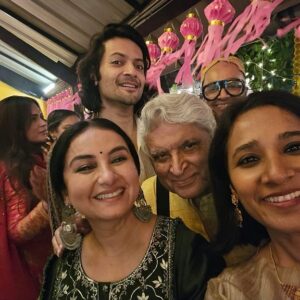 Tannishtha Chatterjee Instagram - Any festival is best celebrated with your dear friends n family. What a blast at Janaki Kutir last night !!!! Happy Diwali to all 🪔