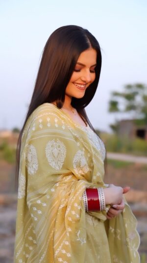 Tanvi Nagi Instagram - Falling short of words, kindly write a caption for me in the comment box 🙈