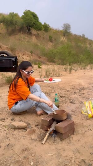 Tanvi Nagi Instagram - Eating outside❌ Cooking Outside ✅

#cookingoutdoors #adventure