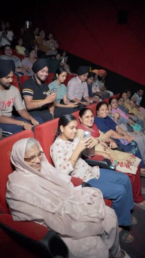 Tanvi Nagi Instagram - Ni Main Sass Kuttni 2 housefull everywhere 😍🔥🔥
Watch now in cinemas 😍🍿🔥