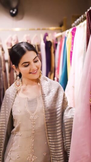 Tanvi Nagi Instagram - Ve kurta layayi aa mai Ludhiaaneo ❤️

Wearing @evolvecouture_by_nn 
Makeup @sudhirmakeup 
Shot by @daasfilms