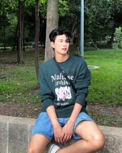 Tar Tinnaphat Leelaphiphatkul Instagram - 🐶🌳