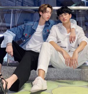 Tar Tinnaphat Leelaphiphatkul Instagram - บอกว่าขอลงรูปนี้ จะแย่งลงก่อนทำไม