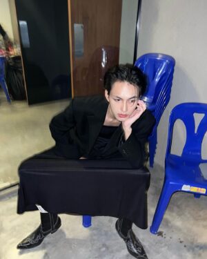 Tar Tinnaphat Leelaphiphatkul Instagram - 🐈‍⬛