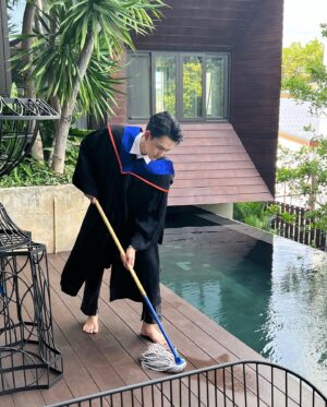 Tar Tinnaphat Leelaphiphatkul Instagram - จบแล้วครับ 🥰
งานรับปริญญาต้า 20 พฤษภาคม 2565
ที่มหาวิทยาลัย กรุงเทพ
วันเดียวนะครับ มาหากันได้น้า
