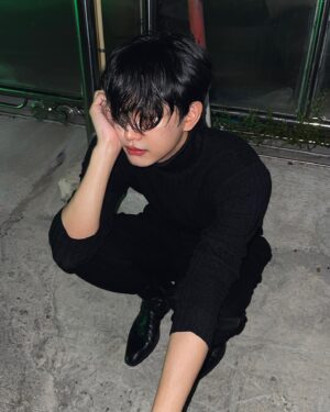 Tar Tinnaphat Leelaphiphatkul Instagram - 🌑
