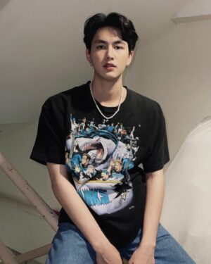 Tar Tinnaphat Leelaphiphatkul Instagram - 🦈