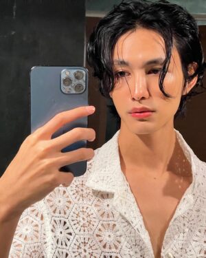 Tar Tinnaphat Leelaphiphatkul Instagram - 🐈‍⬛📺
