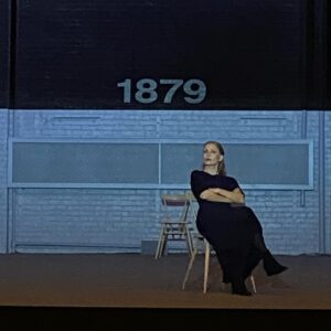 Tara Buck Instagram - Quick trip to NYC for some creative inspiration. What a stunning and deep night of theatre @adollshousebway I’m so grateful to have had the opportunity to experience this show and @jessicachastain ‘s breathtaking performance! 🤍