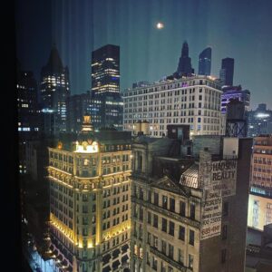 Tara Buck Instagram - Quick trip to NYC for some creative inspiration. What a stunning and deep night of theatre @adollshousebway I’m so grateful to have had the opportunity to experience this show and @jessicachastain ‘s breathtaking performance! 🤍