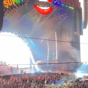 Tara Setmayer Instagram - If you’ve never seen @Pink live, you’re missing out. She’s absolutely phenomenal!
I’ve seen her 2x. 
Not only does she literally fly around the stadium, this time she did it in the rain. 
She’s so bad ass. I 🫶🏼her!