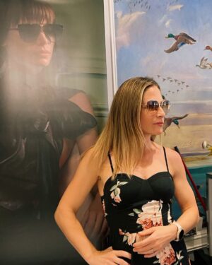 Tara Spencer-Nairn Instagram - I mean…..it’s just so hard to tell where @victoriabeckham ends and I begin! It’s definitely the Victoria Beckham sunglasses….They’re magic!

#BaskItStyle2023 #victoriabeckham #sunglasses @glo_comm