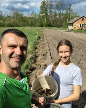 Taras Stadnytskyi Instagram - Якщо життя дає тобі лимон - зроби з нього лимонад!
 Дейл Карнегі.

Якщо життя дає тобі дитину - працею зроби з неї людину!
 Тарас Стадницький,
 коуч, мотиватор, Батько року.

#тарасстадницький #танькаіволодька
#стендап #село