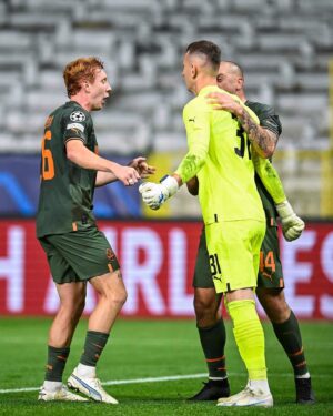 Taras Stepanenko Instagram - 🤯 ЦІ емоції останніх хвилин 🙌 ЦЕ Ліга чемпіонів ⭐️
⠀
🤯 THESE emotions of the dying minutes 🙌 THIS is the @ChampionsLeague ⭐️
⠀
#АнтверпенШахтар #AntwerpShakhtar #Шахтар #Shakhtar #FCShakhtar #FCSD #Україна #Ukraine #football #футбол #Київ #Kyiv #Антверпен #Antwerp #Бельгія #Belgium #ЛігаЧемпіонів #Champions #ЛЧ #UCL #Німеччина #Germany #Wyscout #Hamburg #StandWithUkraine #FootballStandsTogether #спорт #sport #команда #team