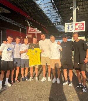 Taras Stepanenko Instagram - БЛАГОДІЙНИЙ АУКЦІОН
⠀
Виставляю на аукціон свою ігрову футболку з матчу Україна-Англія з підписами гравців національної збірної України з футболу.
Якщо ви давно хотіли такий футбольний ексклюзив, це ваш шанс 👍
⠀
Аукціон проводжу для:
➡️ дивізіону 5 ОШБр;
➡️ закупівлі засобів звʼязку, безпілотників, ремонту авто, автозапчастин та іншого технічного забезпечення.
⠀
Беручи участь, ви отримуєте футболку та підтримуєте захисників 🇺🇦 Наша з вами відповідальність, тих, хто має змогу працювати та займатись улюбленою справою, в Україні чи за кордоном - забезпечити всім необхідним героїв, які стали на наш захист, на захист країни.
⠀
Умови розіграшу:
⠀
❗️Стартова ціна - 5 000 грн
❗️Мінімальний крок - 500 грн
❗️Результат оголошення переможця - 28 вересня, о 20:00
⠀
Будь ласка, дотримуйтесь таких правил:
1. Взяти участь можуть лише повнолітні особи та відкриті акаунти.
2. Коментарі зі сторінок, які не можуть підтвердити свою ставку, видалятимуться.
3. Підвищити ставку можна не менш ніж на мінімальний крок.
4. Повторно можна залишати ставку не менш ніж за 20 хвилин після попередньої.
5. Переможцем аукціону стане той, хто запропонує найбільшу суму в коментарях.
6. Переможець аукціону має оплатити лот за 2 календарні дні.
7. В разі несплати у визначений термін, право отримання лота переходить до автора попередньої найвищої ставки.
⠀
Репост посту з аукціоном обов'язковий ‼️
⠀
➡️ Сума, необхідна для покриття потреб дивізіону 5 ОШБр - 320 тисяч гривень.
У сторі залишу відео зі зверненням та лінк на монобанку, куди ви можете окремо зробити донат.