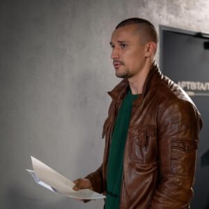 Taras Tsymbaliuk Instagram - Знайомтесь з кіногероєм Тараса Цимбалюка 🎥

МАРК - щось середнє між «Міцним горішком» Брюсом Уіллісом та комічним шпигуном Джейсеном Стетхемом😎 Він хоче стати агентом Інтерполу, не питаючи, чи хоче цього сам Інтерпол? 

Марка постійно критикує Ксенія, яку грає Наталка Денисенко. До речі хто вона йому: сестра, коханка, дівчина, сусідка, шкільне кохання?

Марк відміняє своє весілля і шукає нову любов, і тут доля зводить його з давно забутим шкільним коханням🫶 Що з цього вийде, побачите у фільмі😉 Тому підписуйтесь на сторінку нашої комедії 🍿

А ти був закоханий в школі? 🫶