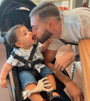 Tarek Benattia Instagram - Je t’aime petit prince 👑 ( c’est comme ça qu’il fait les bisous💋 😂)