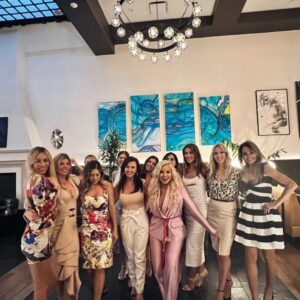 Tatiana Dumitru Instagram - Do not underestimate the power of a group of passionate women coming together to get things done! 💃

Work & fun, #yesplease

#womeninspiringwomen 
#womeninbiz 
#branding
#preteecreative