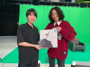 Tatsuya Kitani Instagram - .
同い年で尊敬するクリエイターの大森時生さんと作品を作ることができてとても光栄です

普段テレビを作っているプロデューサーの方に「ミュージックビデオとなんか面白い映像作ってくれ！」なんて頼んで良いのか！？と心配でしたが、素晴らしい作品で返していただけて本当に嬉しい