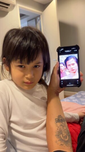 Tawan Jarujinda Instagram - ไม่เหมือนตรงไหน เอาปากกามาวง #มียาค่ะ #แก๊งยันหว่าง #lovelymiyah
