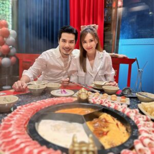 Tawatson Plengsiriwat Instagram - พาพี่เขยมากินวันเกิด🎂ล่วงหน้าเพราะเกิดวันเดียวกัน ที่ @shudaxia_thailand สุกี้🍲หมาล่าสุดอลังการ😋เมนูเยอะมากกกกกกก…นำ้ซุปอร่อยมากกกกก…