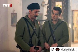Tayanç Ayaydın Instagram - #Repost @kibrisdizisitrt 
・・・
Yapımını TMC Film’in, yapımcılığını Erol Avcı’nın üstlendiği, başrollerinde Ahmet Kural, Serkan Çayoğlu, Pelin Karahan, Tayanç Ayaydın, Gülper Özdemir ve Devrim Saltoğlu’nun yer aldığı iddialı yapım “Bir Zamanlar Kıbrıs” TRT1 ekranlarından izleyiciyle buluşmaya hazırlanıyor. Dizide, Kıbrıs Rumlarının EOKA isimli örgütünün lideri Nikos Samson’ı başarılı oyuncu Tayanç Ayaydın canlandırıyor.

“ROLÜ KABUL ETMEK İLE İLGİLİ ÇOK TEREDDÜT YAŞADIM!”
Bir Zamanlar Kıbrıs, tarihi gerçekler çerçevesinde, Kıbrıs Türklerinin varoluş mücadelesini 1963 yılı itibarı ile ekrana taşıyacak.

Kıbrıs Türklerinin gördüğü büyük zulmün sorumlularından olan Samson’a hayat veren Tayanç Ayaydın rolünü kabul etme sürecini ilk kez anlattı;“Dönemin Rum kesiminin Cumhurbaşkanlığı’na kadar çıkacak olan, Makaryos'u bile deviren bir Yunan Rum komutanı Nikos Samson. Herkesin bildiği üzere tarihte var olmuş, savaş suçlusu olarak bile yargılanmamış, hakikaten çok karanlık bir tarafta var olmuş biri. Başta bu rolü kabul etmek ile ilgili çok tereddüt yaşadım ama en sonunda oynama kararı aldım. Sonuçta zaten birinin canlandırması gerekiyordu, bu hikayenin anlatılması adına. Benim için büyük bir sorumluluk, hayatımda ilk defa empati kurmamın çok çok zor olduğu bir karaktere hayat vereceğim. Süreçte ben de bu sorumluluğun altından nasıl kalkacağımı merak ediyorum.”dedi.

Yitirilen hayatlar, paramparça olan aşklar ve varoluş mücadelesi…
#BirZamanlarKıbrıs yakında @trt1’de.
@tayancayaydin