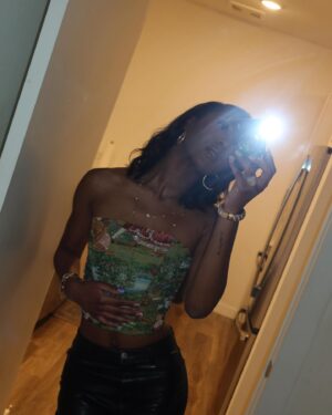 Taylor Ayanna Crawford Instagram - Looking at the mirror like “dang I dont brag enough” !!!