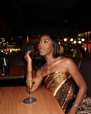 Taylor Ayanna Crawford Instagram - in my own little world 🌎