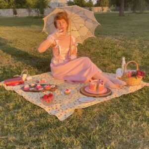 Taylor Foster Instagram - For my birthday this year, I created a world to play in… Come join 💋