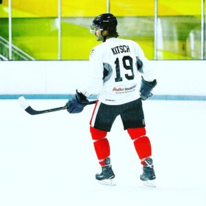 Taylor Kitsch Instagram - Want to thank #ronaldmcdonaldhouse for such a great afternoon. Get to lace ‘Em up on the ice w NYPD/real True Detectives/NJPD. Spend some time with some amazing families and kids that really encompass true strength and compassion.
Although was held off score sheet(tried to chisel) I still left smiling ;)
One lil man (Dillon)gave me his Batman. He’ll forever be in my bag for g’luck, and to simply not take our days for granted.
#ronaldmcdonaldhouse 
#hockeyfightscancer 
#faceofftofightcancer 
#mdcproductions 
#representstevieY#19
#nypd
#njpd
#blamethenewwheels
#heldoffscoresheet
#missedonetimer