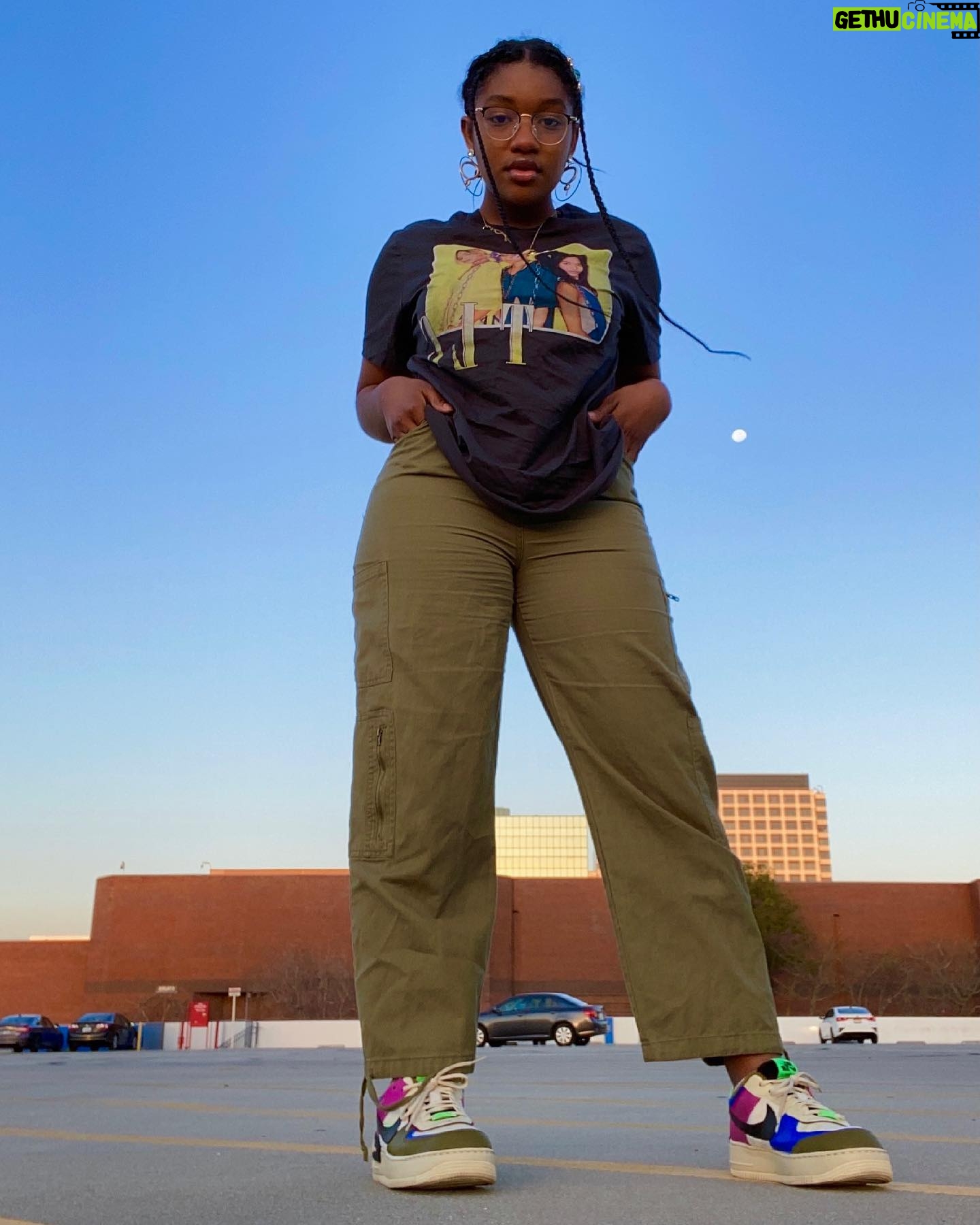 Taylor Mosby - 5.4K Likes - ♻️♻️♻️