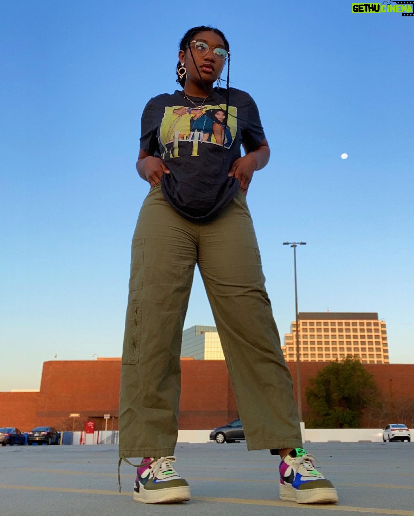 Taylor Mosby - 5.4K Likes - ♻️♻️♻️