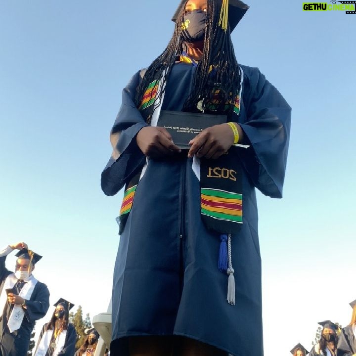 Taylor Mosby - 4.7K Likes - class of 2021 baby!!!🎓