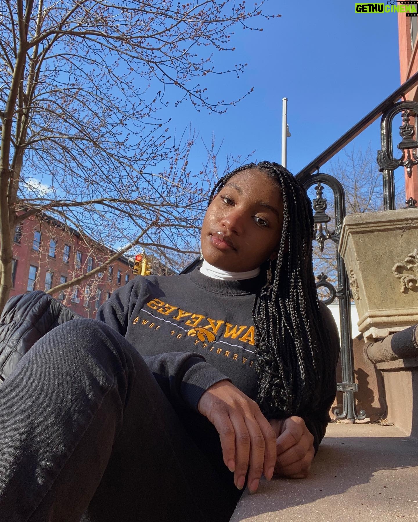 Taylor Mosby - 3.7K Likes - new york state of mind