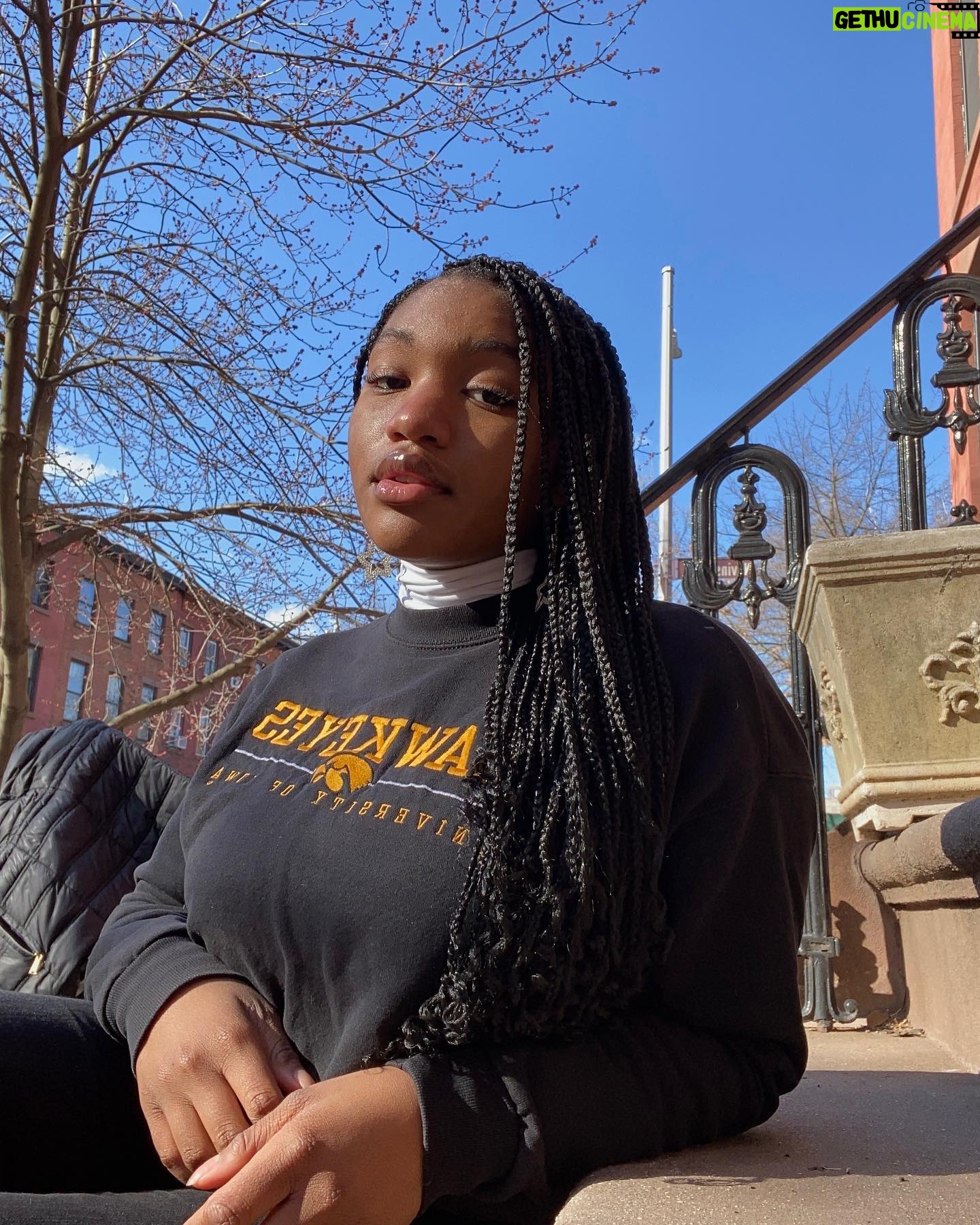 Taylor Mosby - 3.7K Likes - new york state of mind