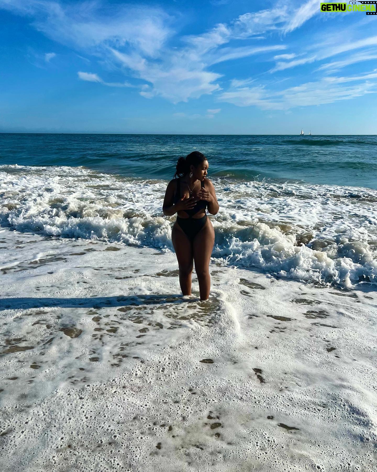 Taylor Mosby - 3 Likes - and just like that, summer is over!
