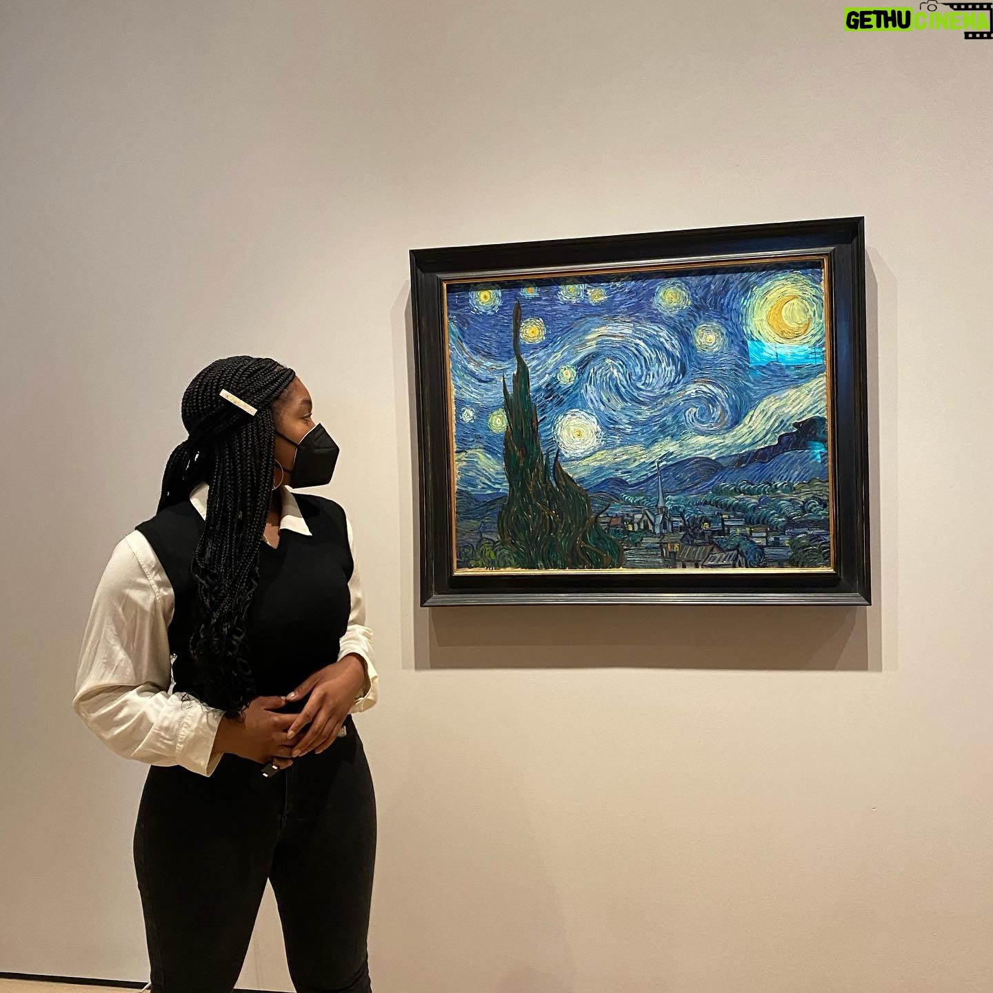 Taylor Mosby - 4.7K Likes - night at the museum🎐